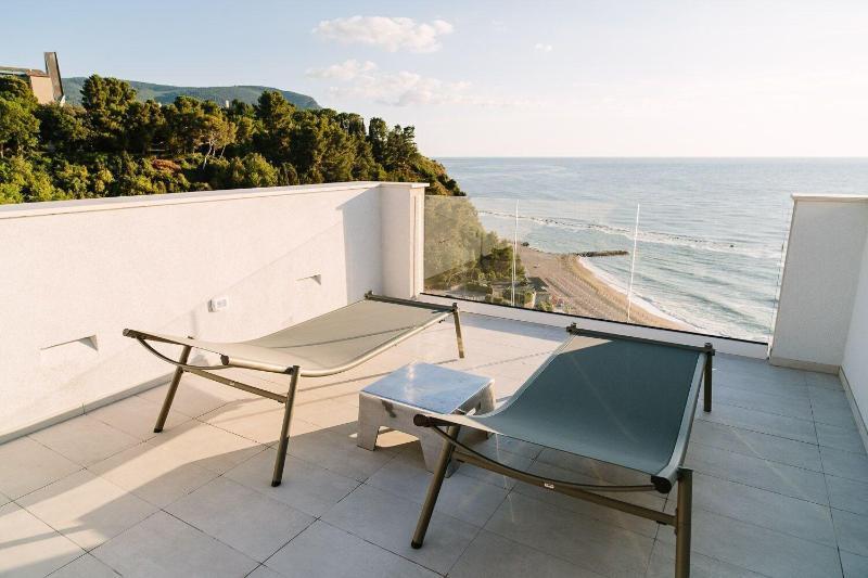 Numa Hotel Numana Zewnętrze zdjęcie